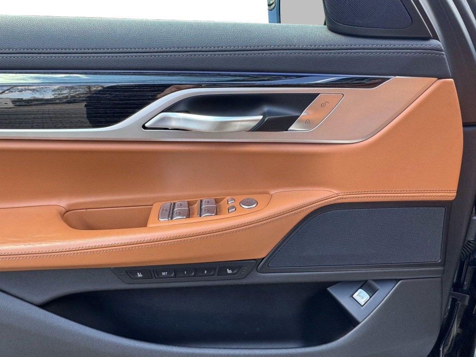 BMW Seria 7 xDrive740d - foto 20