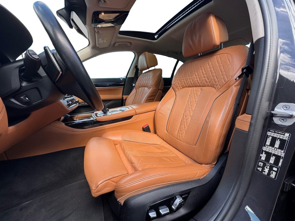 BMW Seria 7 xDrive740d - foto 10