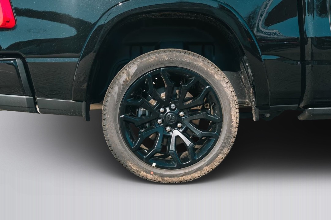 Dodge RAM 1500 Limited Night - foto 27