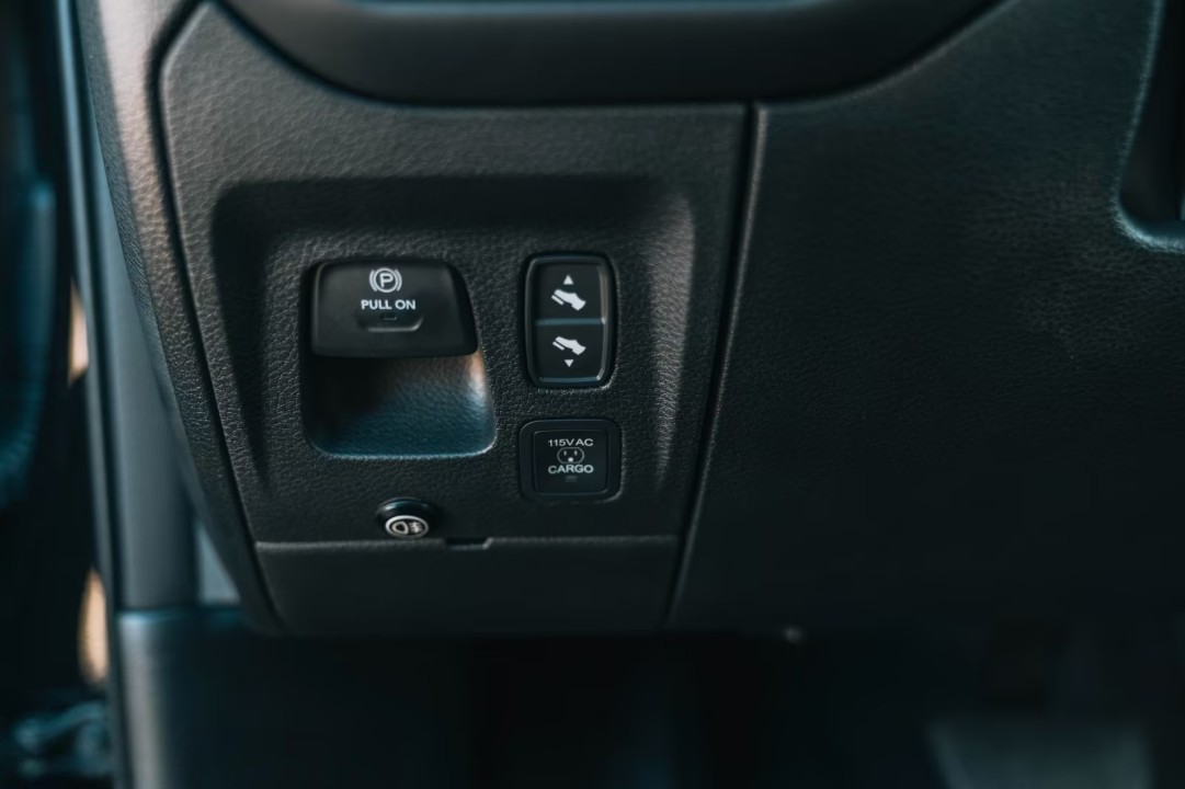 Dodge RAM 1500 Limited Night - foto 12