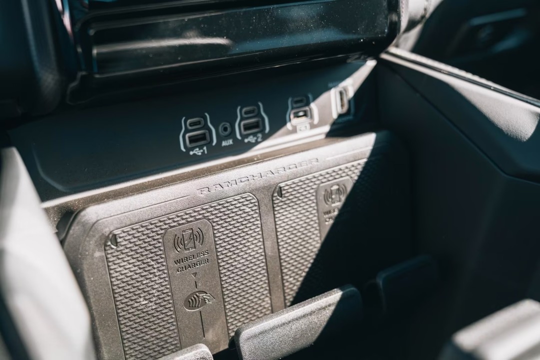 Dodge RAM 1500 Limited Night - foto 16