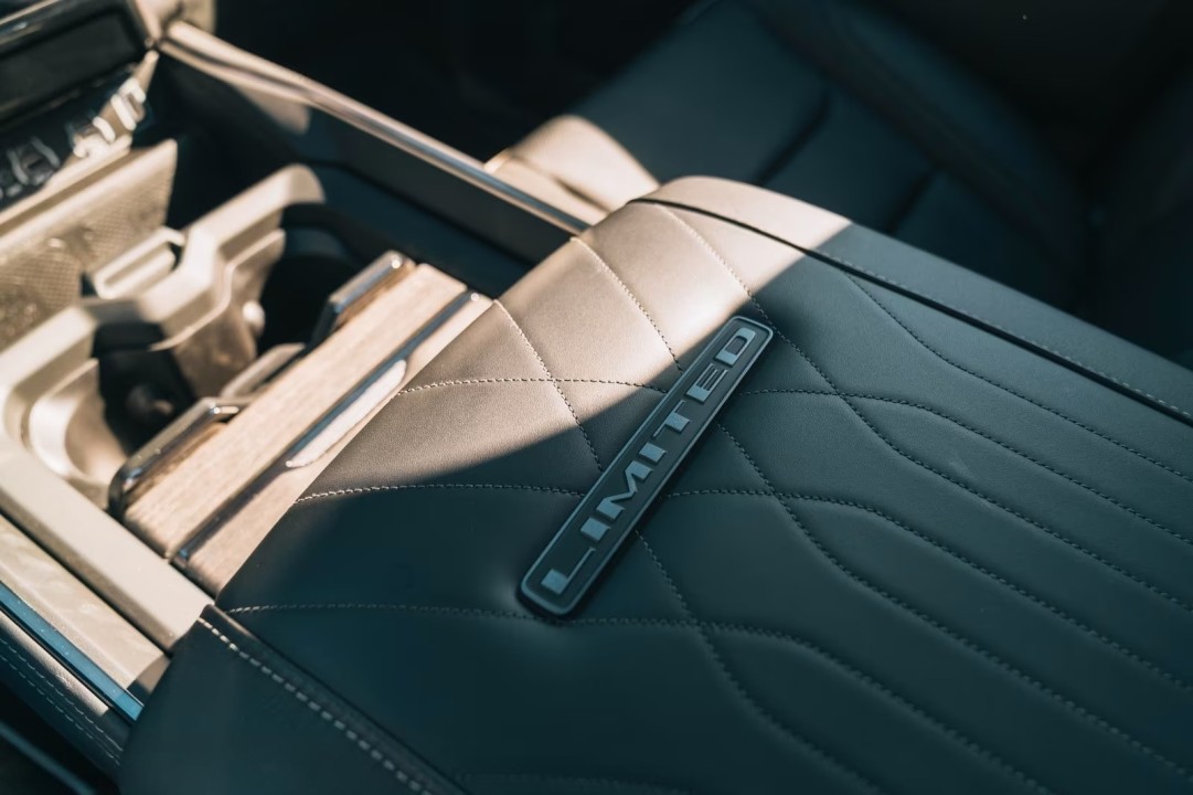 Dodge RAM 1500 Limited Night - foto 7