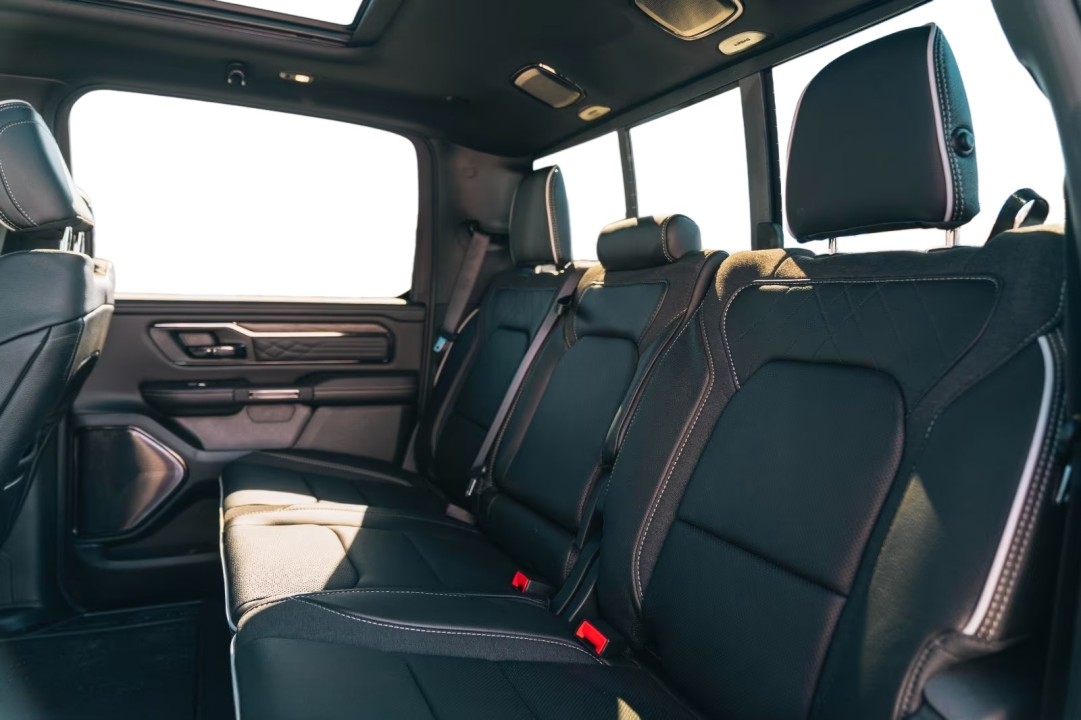 Dodge RAM 1500 Limited Night - foto 17