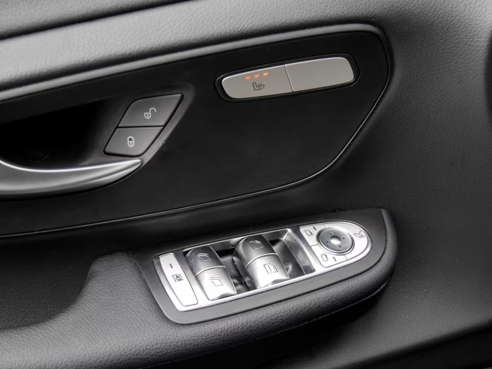 Mercedes-Benz V 300d - foto 14