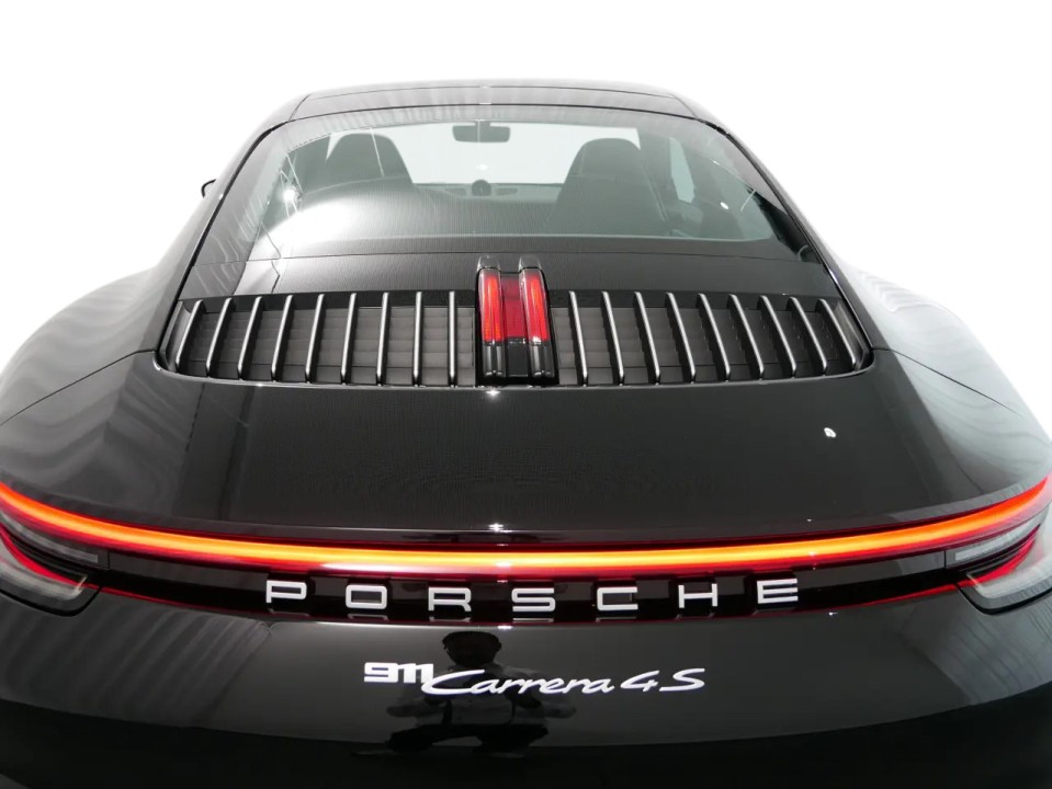 Porsche 911 Carrera 4S (4)