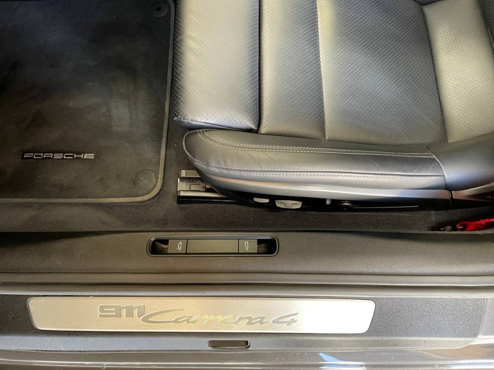 Porsche 911 Carrera 4 - foto 17