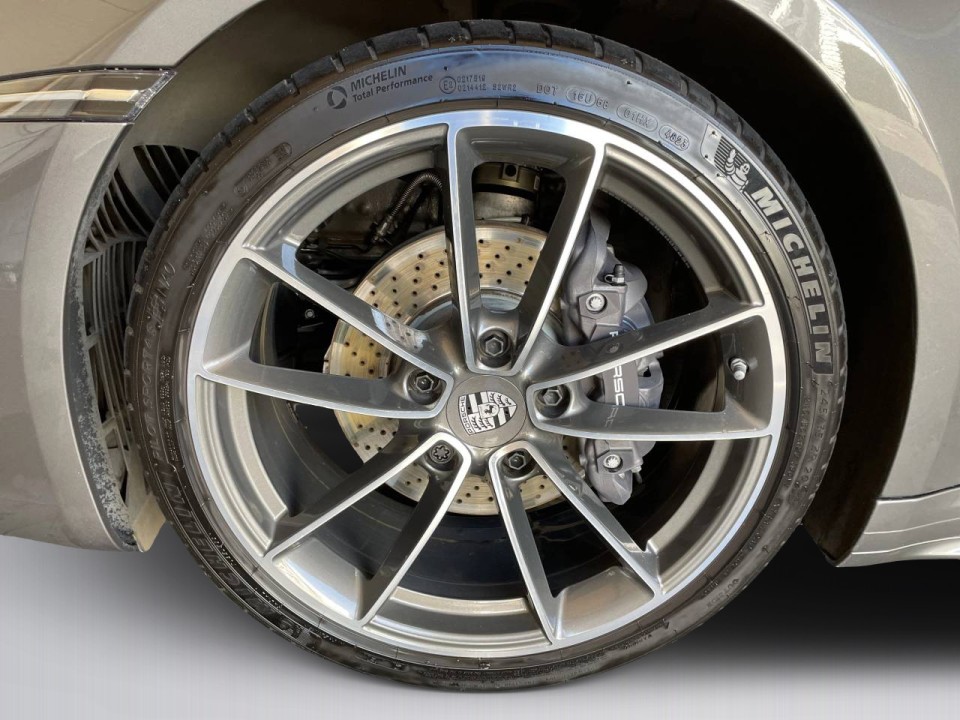 Porsche 911 Carrera 4 - foto 25