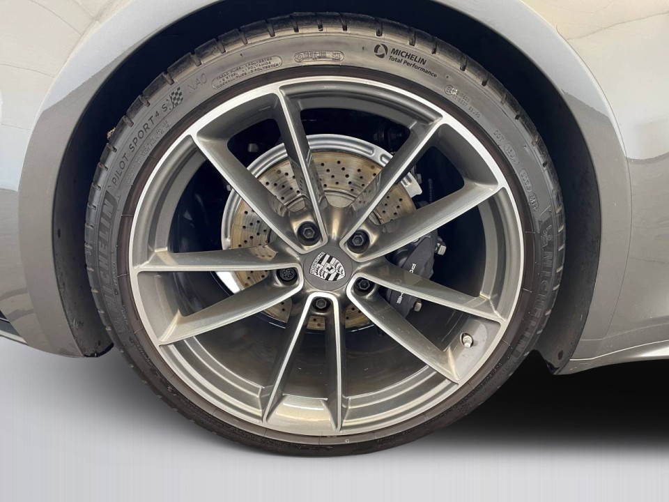 Porsche 911 Carrera 4 - foto 26