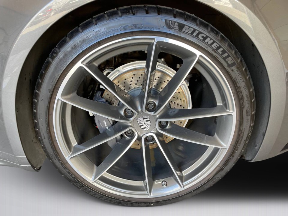Porsche 911 Carrera 4 - foto 27