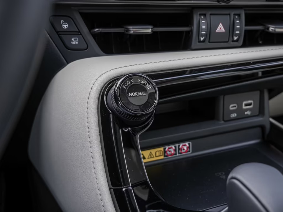 Lexus Seria NX 350h - foto 16