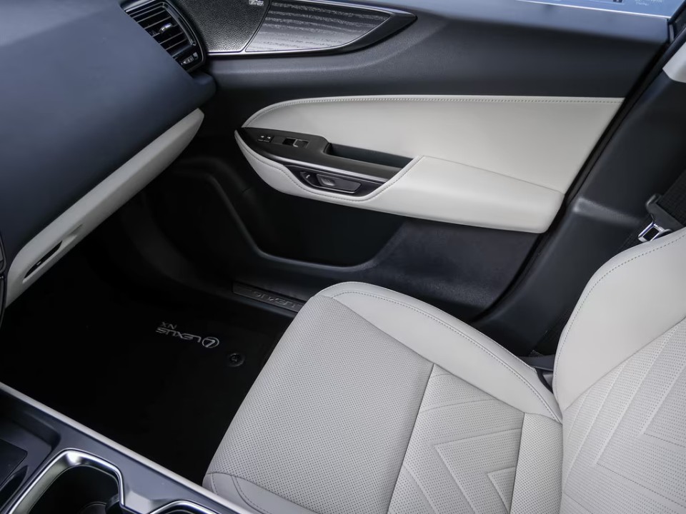 Lexus Seria NX 350h - foto 15