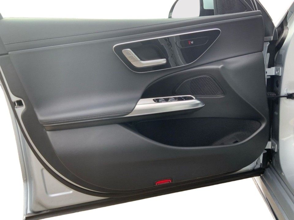Mercedes-Benz E 200 4MATIC - foto 26