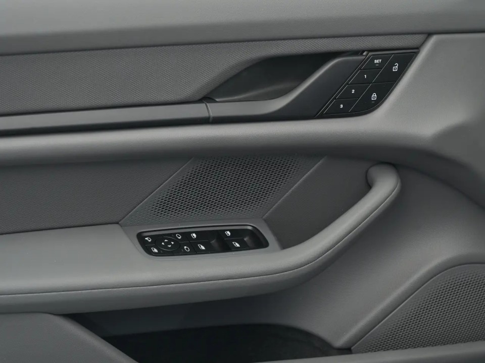 Porsche Taycan - foto 19