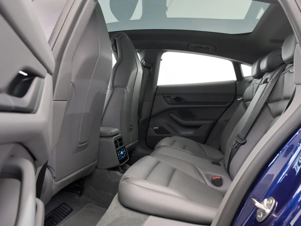 Porsche Taycan - foto 18