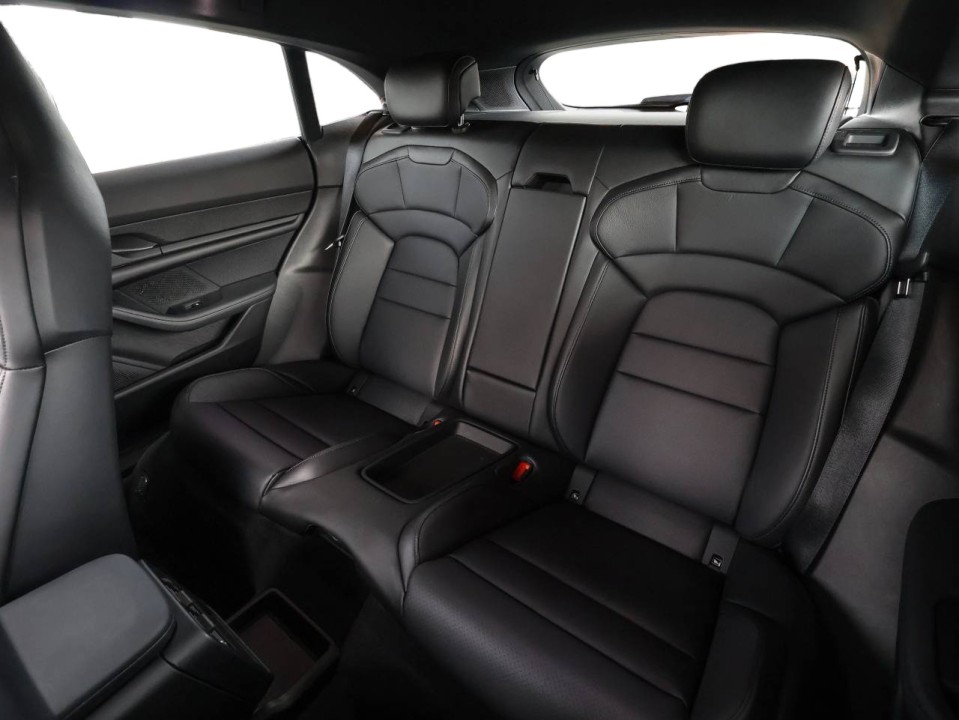 Porsche Taycan 4 Cross Turismo - foto 11