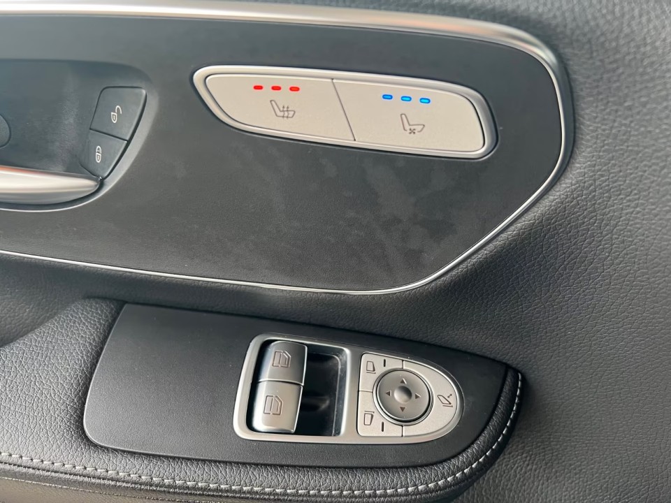 Mercedes-Benz V 300d 4MATIC AMG - foto 11