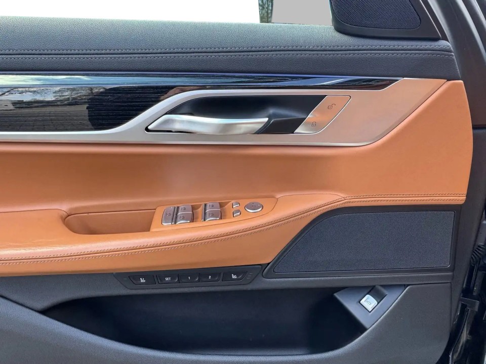 BMW Seria 7 xDrive740d - foto 11