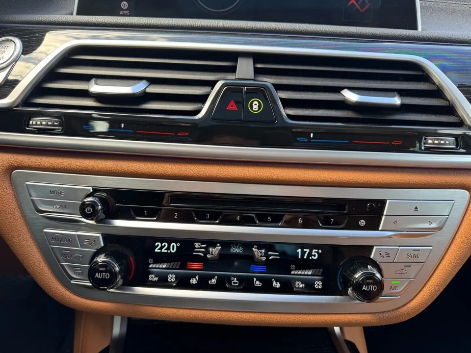 BMW Seria 7 xDrive740d - foto 10