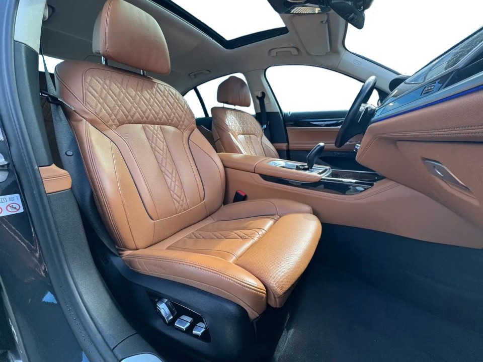 BMW Seria 7 xDrive740d - foto 6