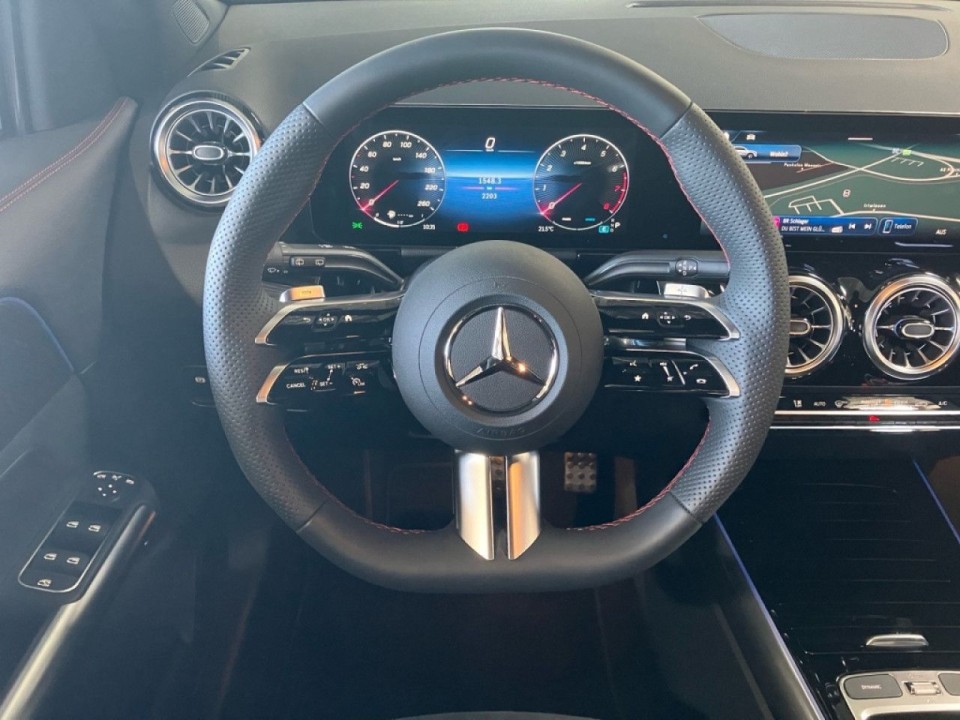 Mercedes-Benz GLA 200 AMG Line - foto 10