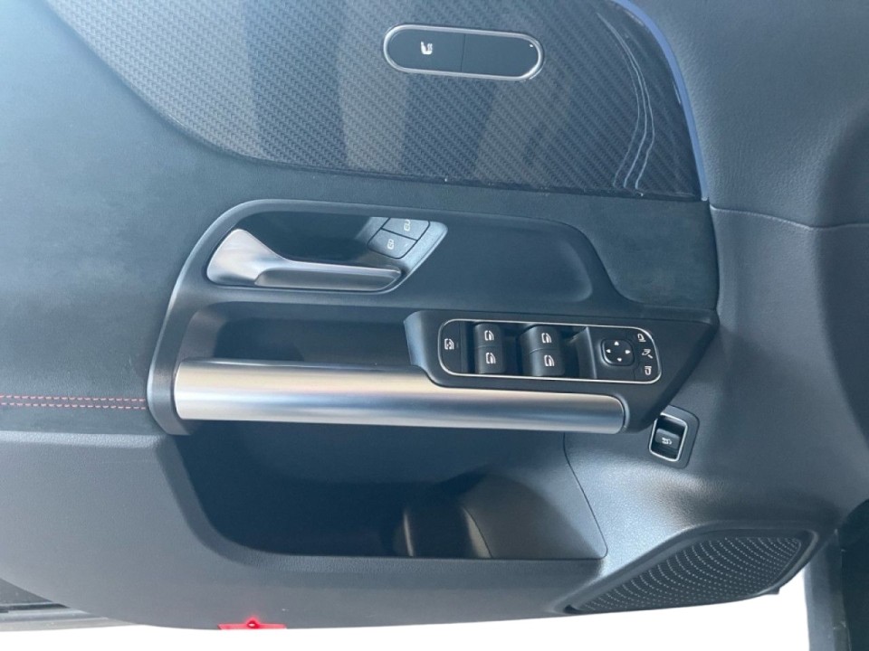 Mercedes-Benz GLA 200 AMG Line - foto 14