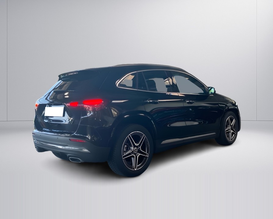 Mercedes-Benz GLA 200 AMG Line (2)