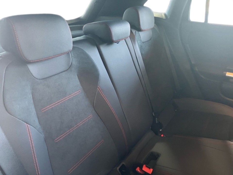 Mercedes-Benz GLA 200 AMG Line - foto 8