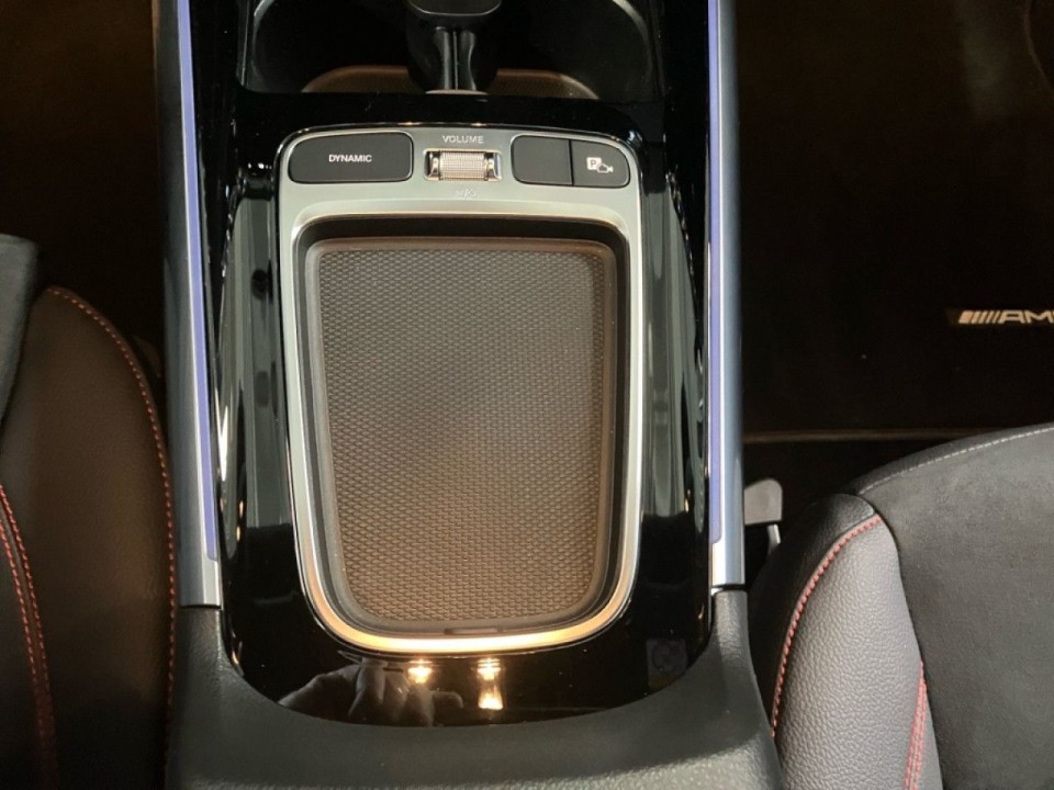 Mercedes-Benz GLA 200 AMG Line - foto 12