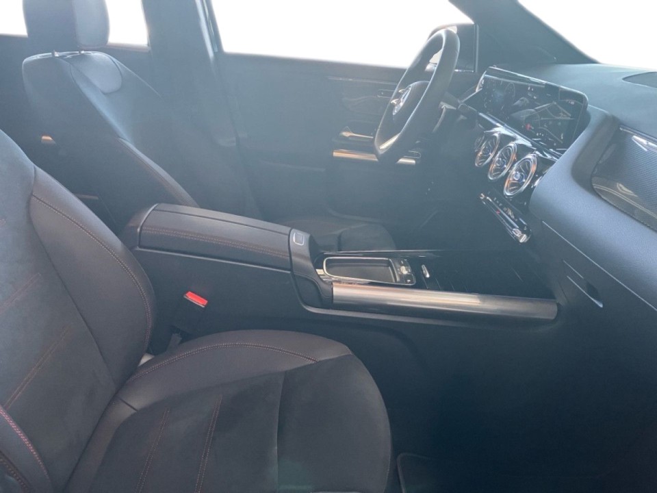 Mercedes-Benz GLA 200 AMG Line - foto 9