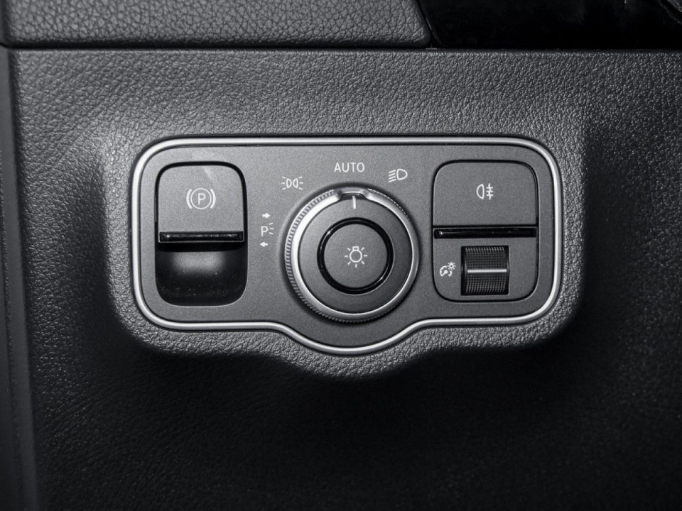 Mercedes-Benz GLA 200 AMG Line - foto 8