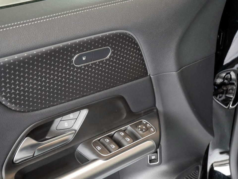 Mercedes-Benz GLA 200 - foto 9