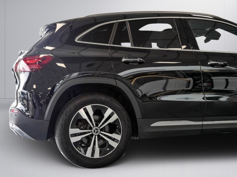 Mercedes-Benz GLA 200 - foto 18