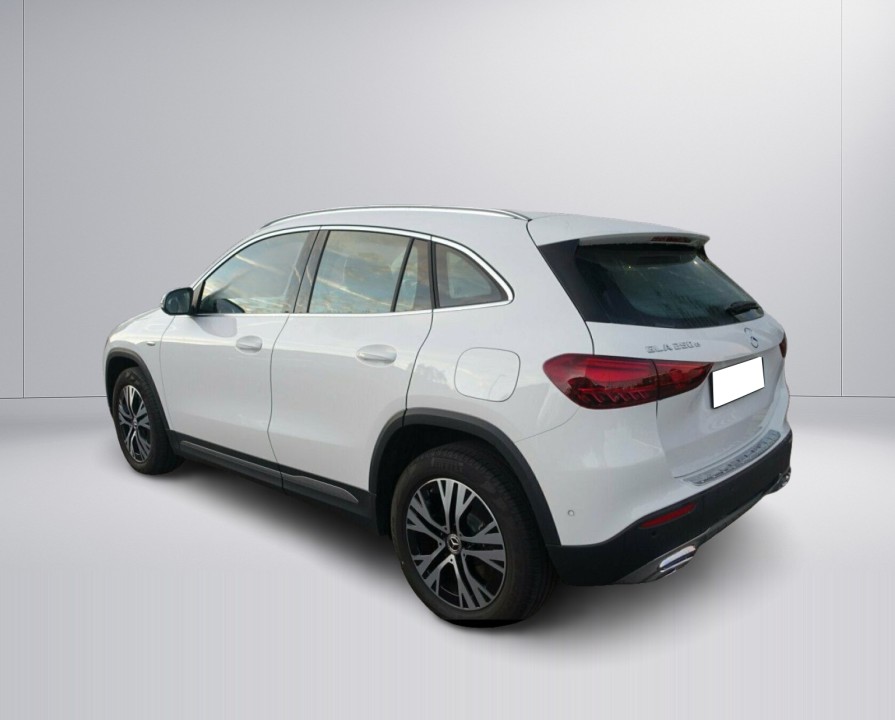 Mercedes-Benz GLA 250e (4)