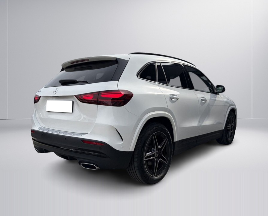 Mercedes-Benz GLA 200 AMG Line (2)