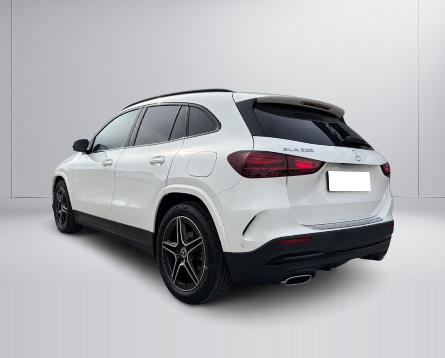 Mercedes-Benz GLA 200 AMG Line (4)
