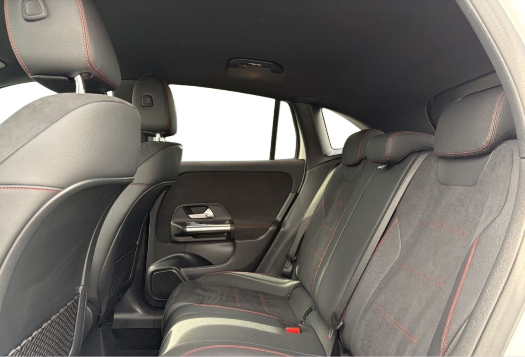 Mercedes-Benz GLA 200 AMG Line - foto 9