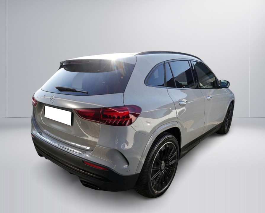 Mercedes-Benz GLA 180 (4)