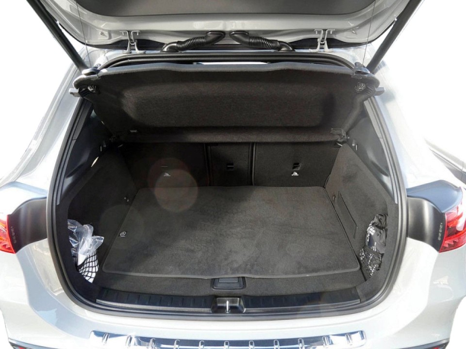 Mercedes-Benz GLA 180 - foto 16