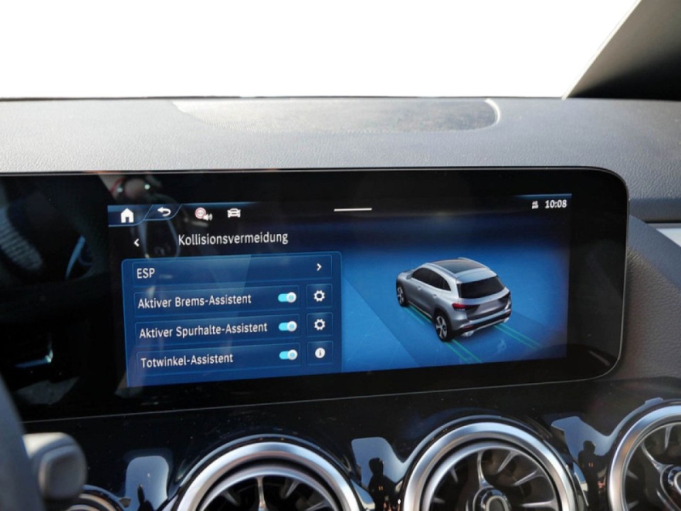 Mercedes-Benz GLA 180 - foto 14