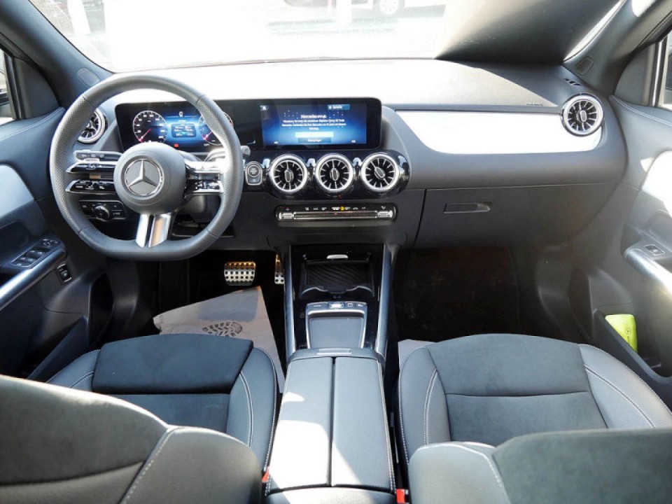 Mercedes-Benz GLA 180 - foto 8
