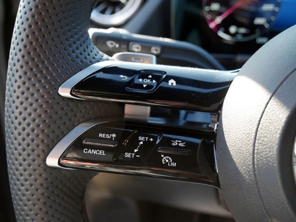 Mercedes-Benz GLA 180 - foto 11