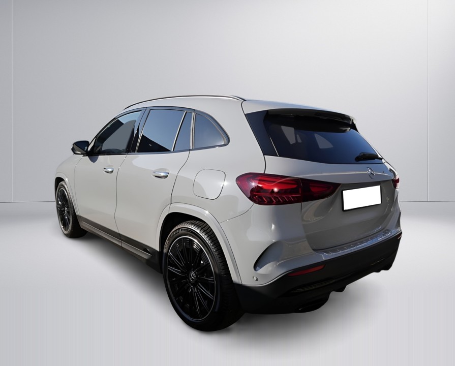Mercedes-Benz GLA 180 (3)