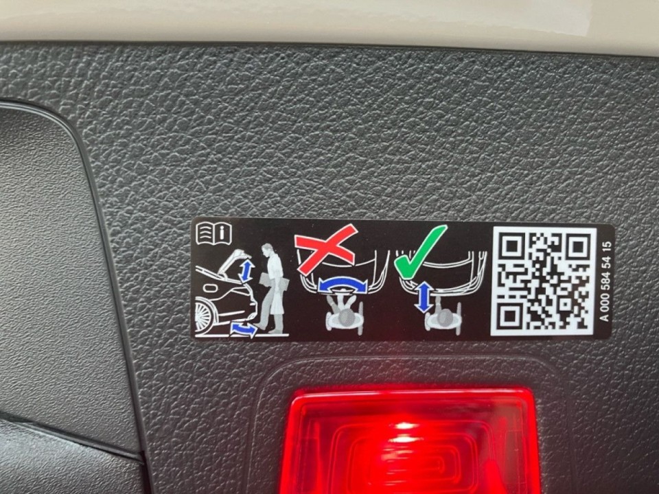 Mercedes-Benz GLA 200 AMG Line - foto 23