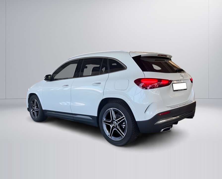 Mercedes-Benz GLA 200 AMG Line (4)