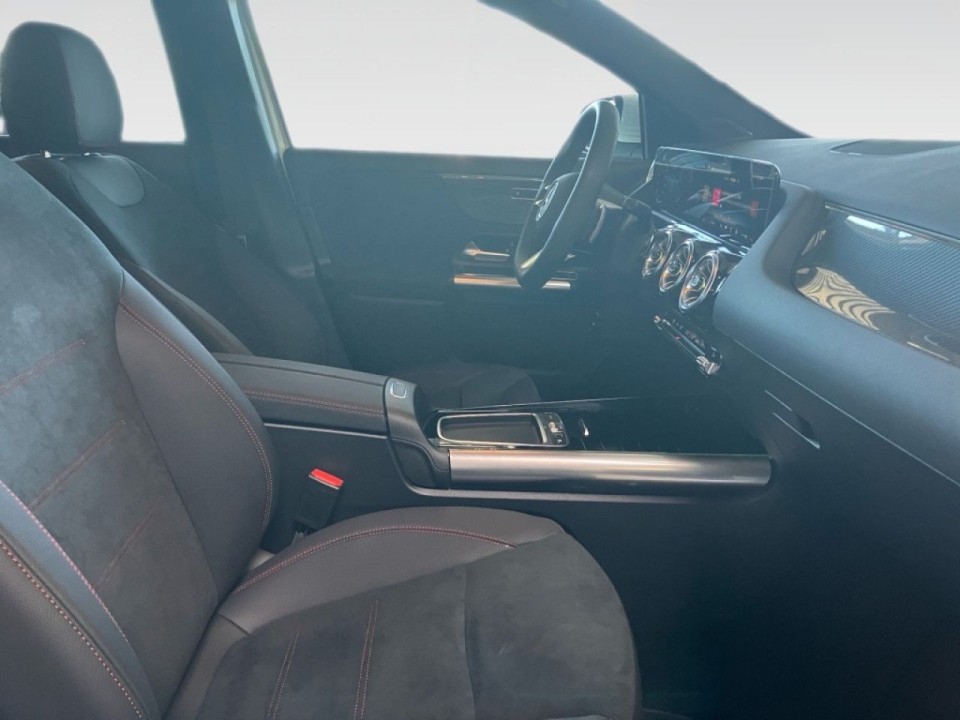 Mercedes-Benz GLA 200 AMG Line - foto 13