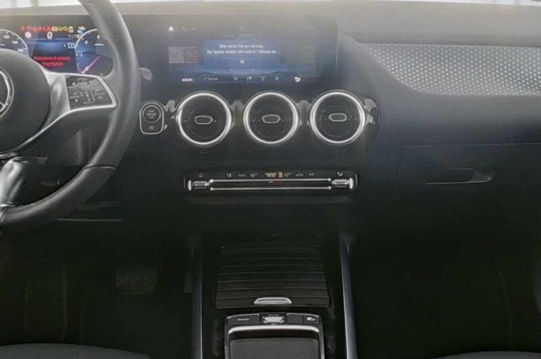 Mercedes-Benz GLA 200d 4MATIC - foto 8