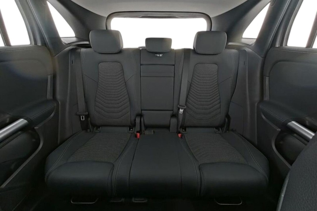 Mercedes-Benz GLA 200d 4MATIC (4)
