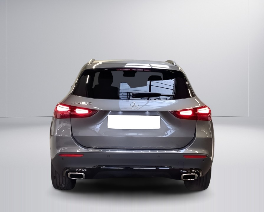 Mercedes-Benz GLA 200 (3)