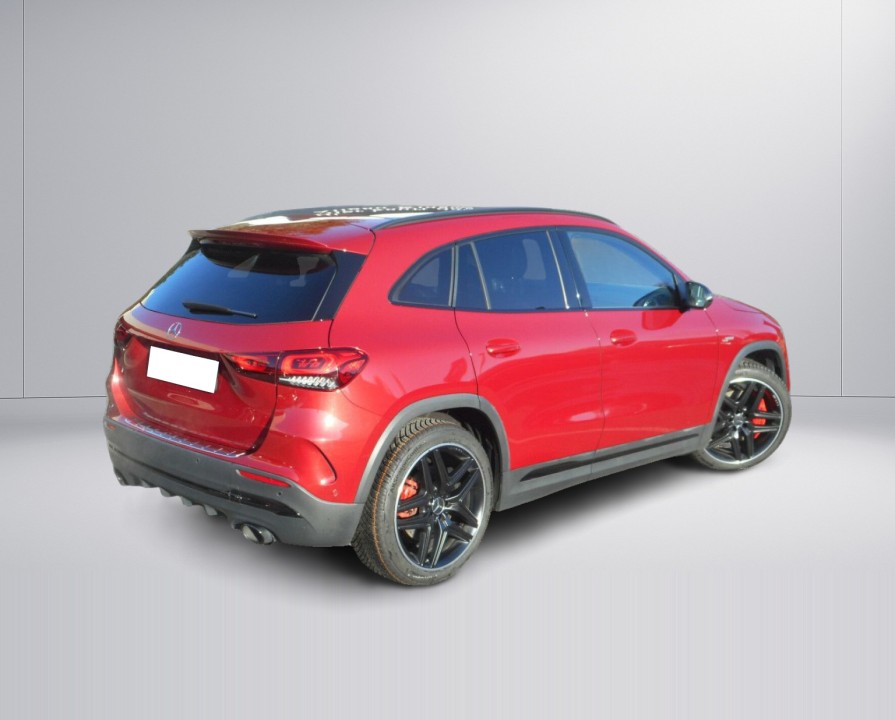 Mercedes-Benz GLA 35 4MATIC AMG (3)