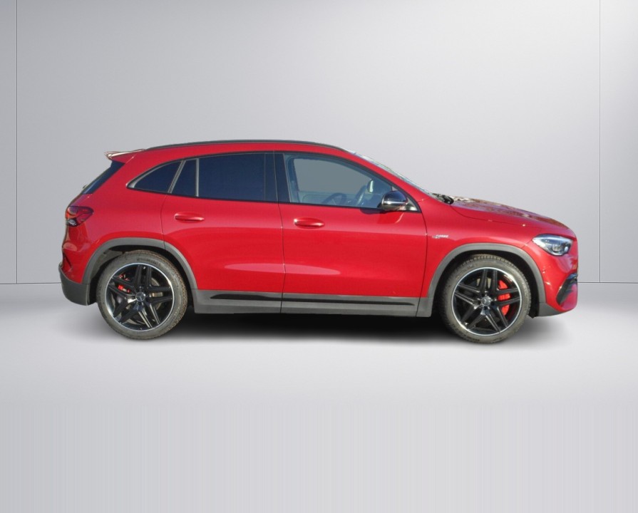 Mercedes-Benz GLA 35 4MATIC AMG (2)